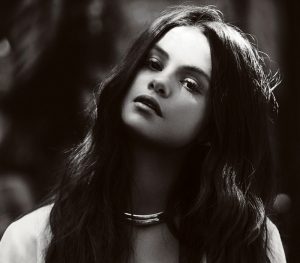 Read more about the article Selena Gomez: Έβαψε τα μαλλιά της πλατινέ – Κάνε το και εσυ